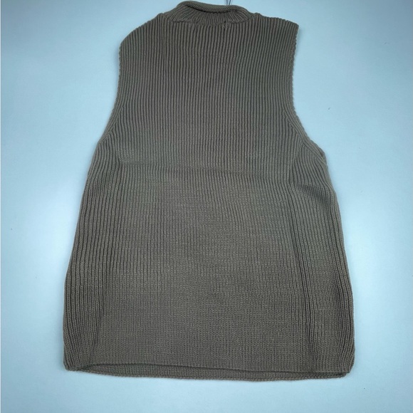 TALL HIGH NECK SLEEVELESS
KNITTED TOP
Brown - Picture 2 of 3